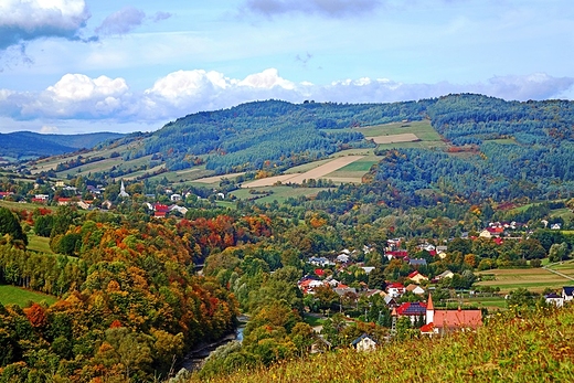 Dolina Wisoki, na prawym brzegu Kty a na lewym Skalnik.