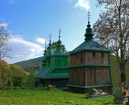Szczawne - dzwonnica i cerkiew od strony zachodniej.