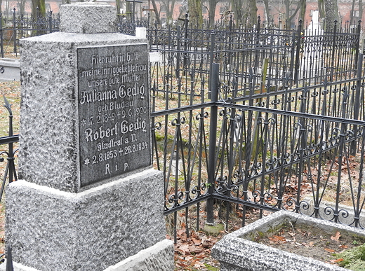 nieczynny cmentarz w. Jakuba