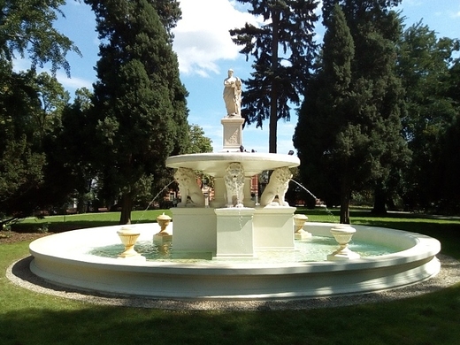 Tarnw - fontanna w Parku Strzeleckim