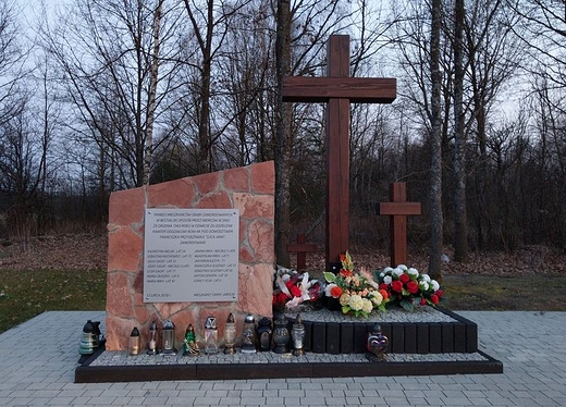 Pomnik upamitniajcy pacyfikacj Graby i jej ofiary