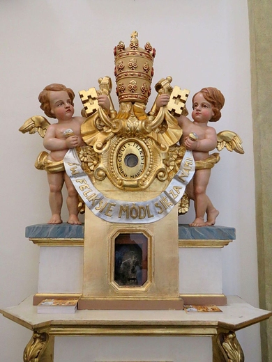 Relikwiarz ze szcztkami w. Feliksa, papiea