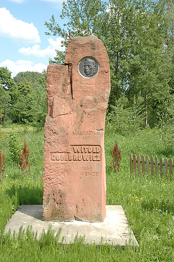 Małoszyce - pomnik Witolda Gombrowicza