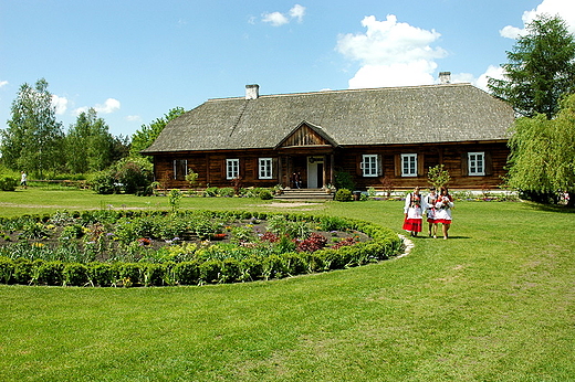 Tokarnia - dwr maomiasteczkowy z Suchedniowa