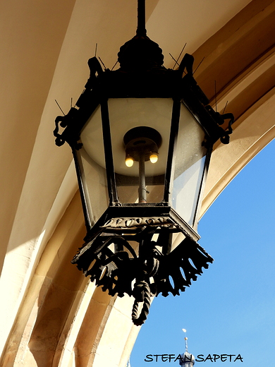 lampa gazowa w krugankach w Sukiennicach