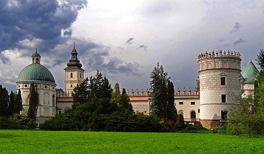Zamek w Krasiczynie, skrzydo poudniowe, od lewej baszta Boska