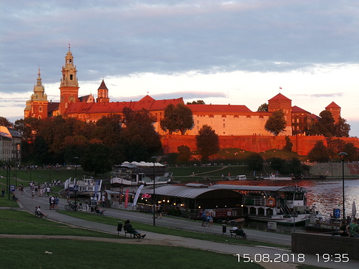 MAGICZNY KRAKW MAGICZNY WAWEL MAGICZNE OWIETLENIE