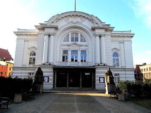 Fronton teatru