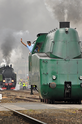 Wgierska MAV Nosztalgia i Tkt48-191 podczas wolsztyskiej parady parowozw