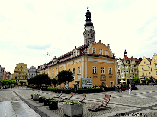 Rynek i ratusz w Bolesawcu.