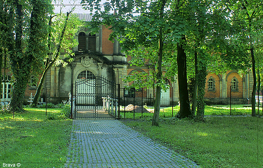 Masztalarnia w Parku Zamkowym w  Strzelcach Opolskich