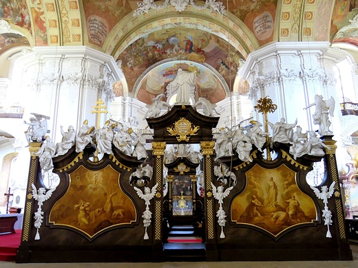 XVIII-wieczna bazylika Wniebowzicia NMP. Sanktuarium MB askawej