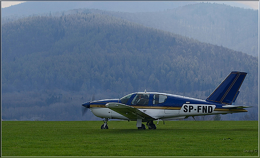 Socata TB-20 Trinidad na lotnisku w  Aleksandrowicach