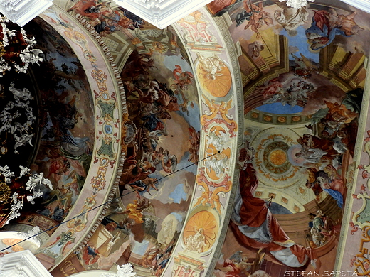 Sklepienie w pocysterskim opactwie w Krzeszowie europejskiej perece baroku.