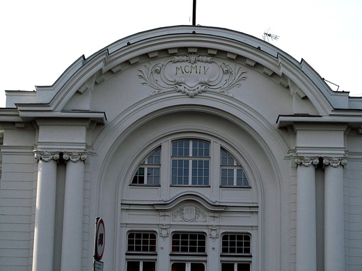 Szczyt frontonu teatru