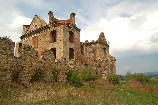 Zagrz - wedug legendy w ruinach zagrskiego klasztoru mona zobaczy zakapturzon posta mnicha. Bieszczady