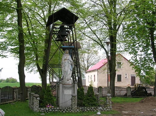 Dzwonnica z dzwonem z XV w.