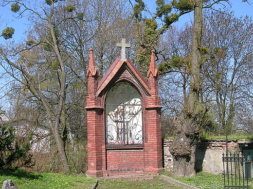 Kaplica na cmentarzu.