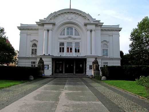 Fronton teatru