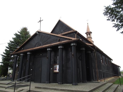 Drewniany kościół św. Aleksego wzniesiony tuż po wojnie