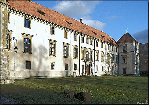 Zamek w  Suchej Beskidzkiej - May Wawel