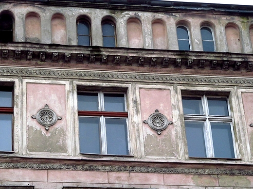 Medliony midzy oknmi