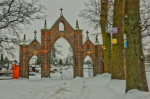 Brama cmentarza parafialnego przy zespole klasztornym OO Kapucynw