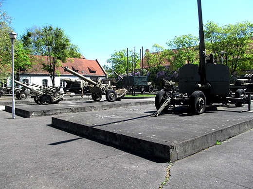 Na placu Muzeum Artylerii