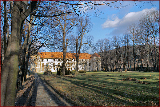 Zamek w  Suchej Beskidzkiej - park zamkowy