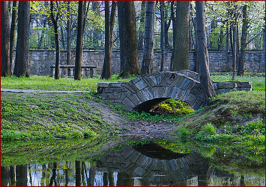 Zamek w Suchej Beskidzkiej - park zamkowy