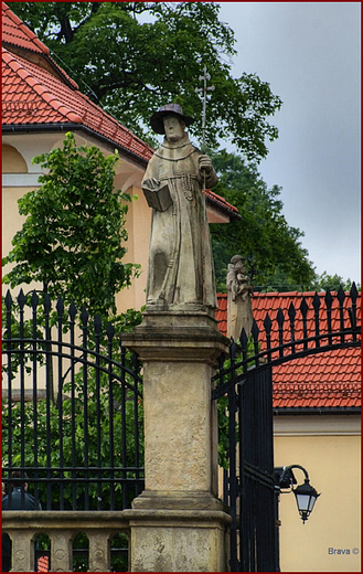 Klasztor i Bazylika Matki Boskiej Anielskiej - rzeby