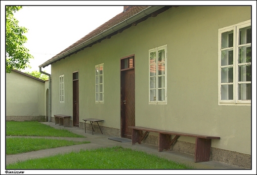 Bieniszew - budynki mieszkalne mnichw (eremy)