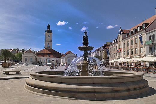 Biaystok. Fontanna w rynku.