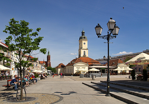 Biaystok. Ratusz w rynku.