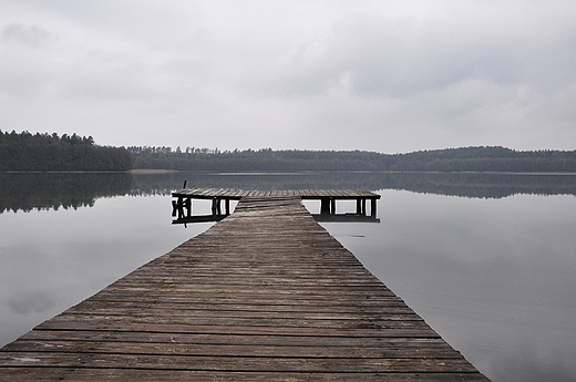 pomost na jeziorze