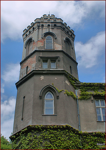 Neogotycki paac rodziny Larischw z 1882 roku w Bulowicach