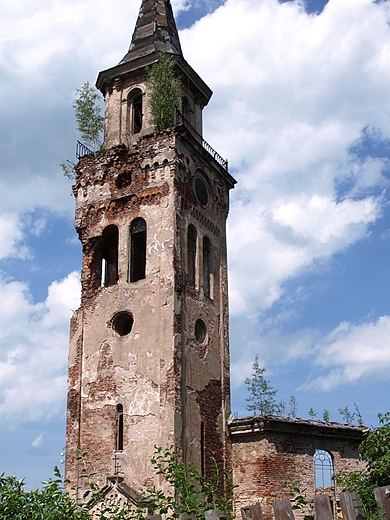 Ruiny kościoła ewangelickiego.