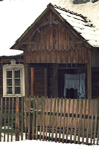 Koszarawa Bystra - piknie zdobiona gralska chata. Beskid ywiecki