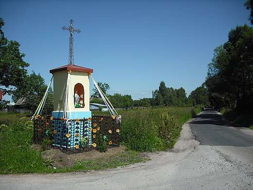 Jesionka. Kapliczka na rozwidleniu drg.