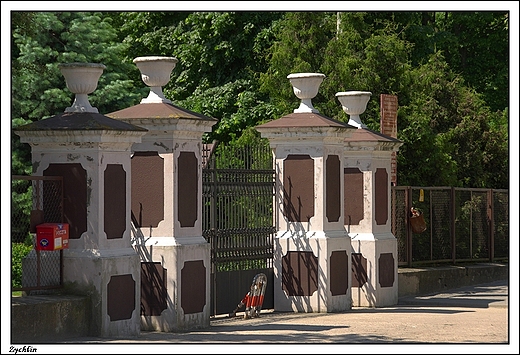 ychlin - fragment ogrodzenia Zespou Paacowo - Parkowego Bronikowskich