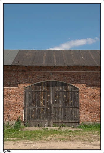 ychlin - Zesp Paacowo - Parkowy Bronikowskich - fragment spichlerza