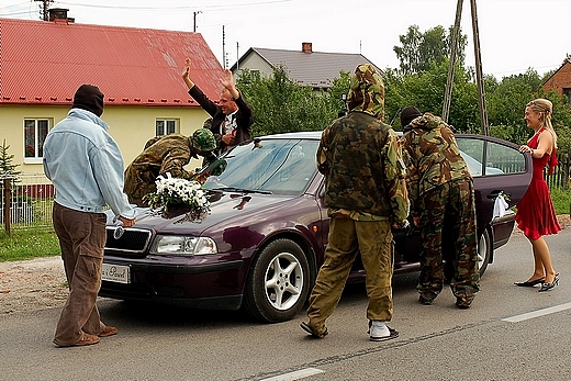 Lipa - charakterystyczna dla wsi tzw. brama weselna