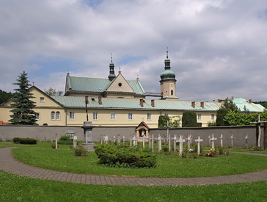 Czerna. Widok na klasztor i koci OO. Karmelitw Bosych.