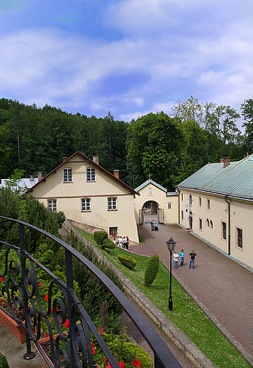 Czerna. Widok na dziedziniec wewntrzny przykocielny.