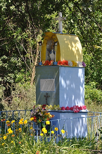 kapliczka na obrzezach Karczewia