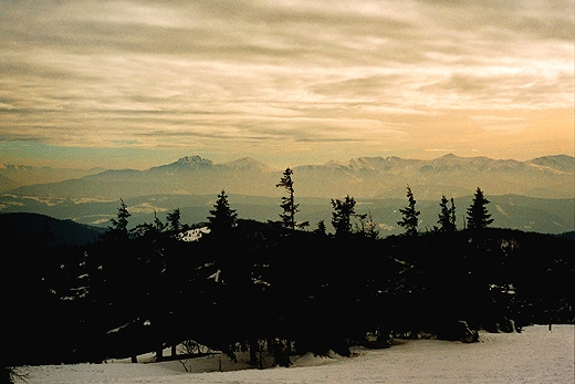 Maa Fatra ogldana ze szczytu Bendoszki Wielkiej (1144 n.p.m.). Beskid ywiecki