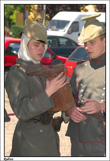 Kalisz - V Kaliska Blaszanka, onierze 155 Regimentu pruskiego zafascynowani butem