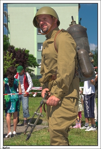 Kalisz - V Kaliska Blaszanka, onierz Armii Czerwonej z miotaczem ognia