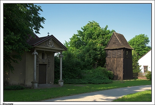 Droszew - drewniana dzwonnica kocioa p.w. Wszystkich witych