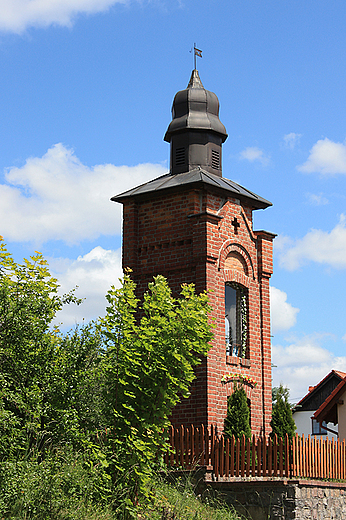 Wiejska kapliczka we Wdzydzach